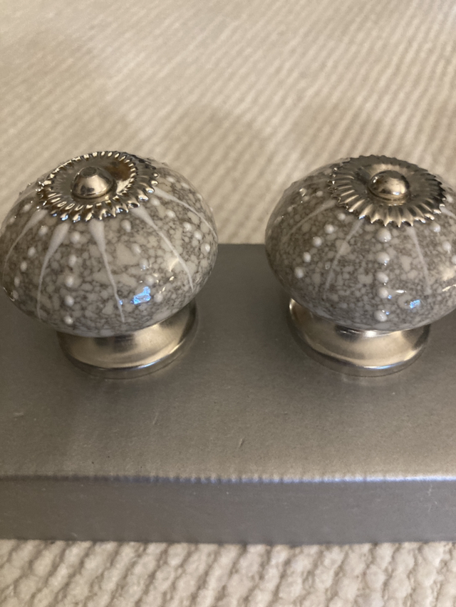 Thrifty picks Glass drawer pulls image indicator(3)