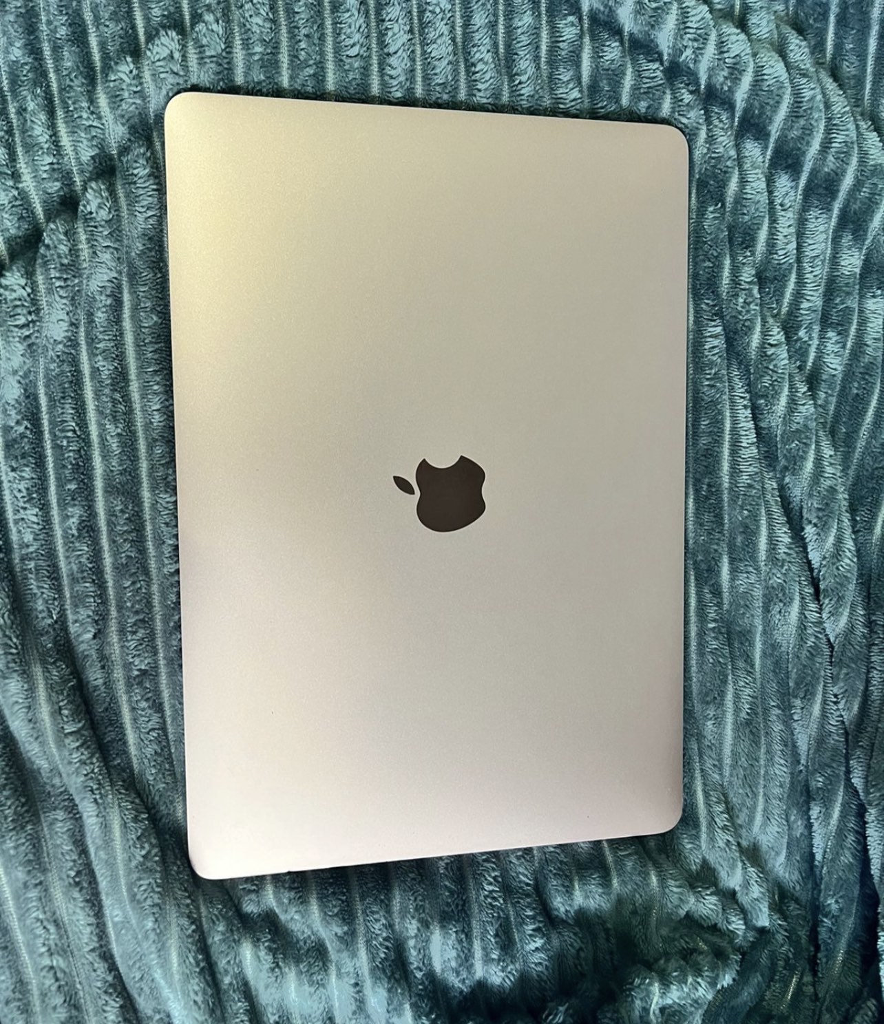 MacBook Air 2019, $700 negotiable