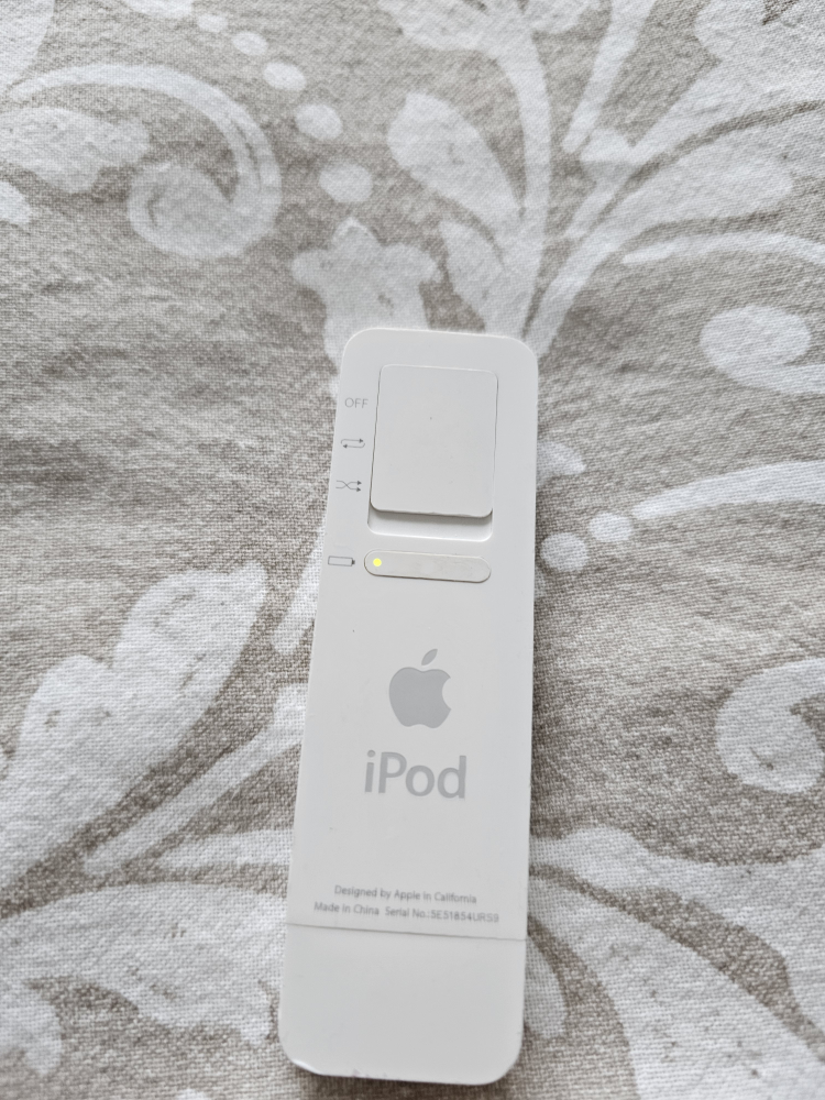 ipod shuffle 1st gen - photo 2