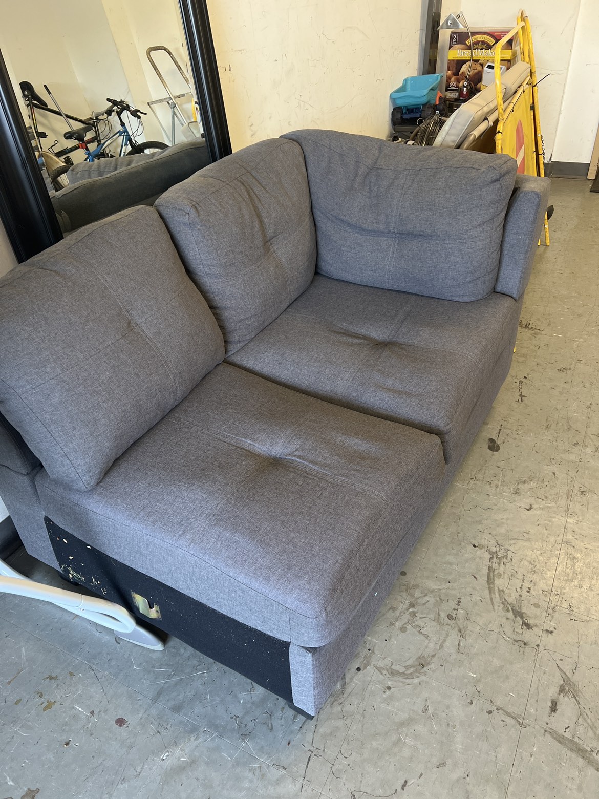 Couch - photo 3