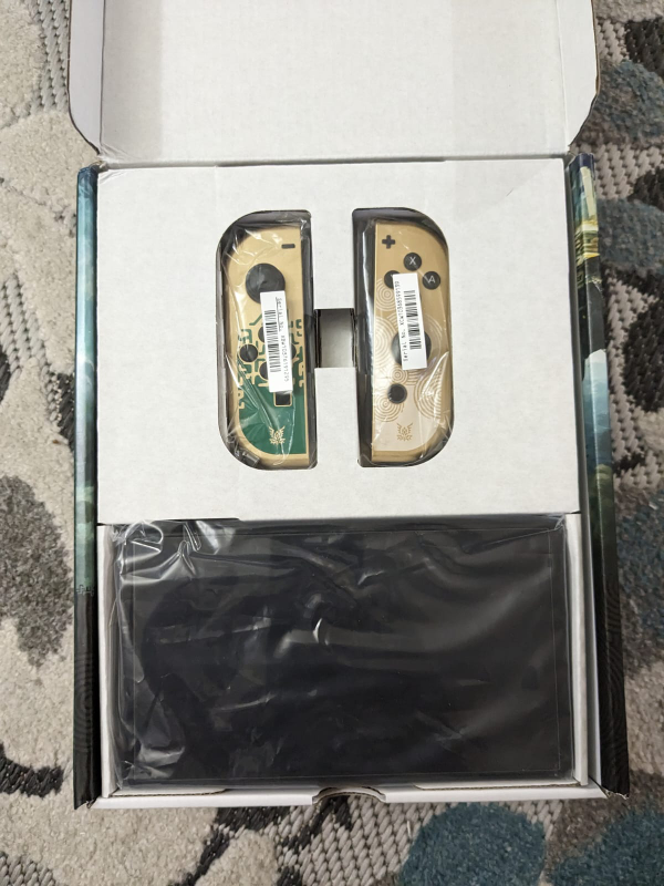 Nintendo switch OLED: Zelda Edition (all accessories included) - photo 4