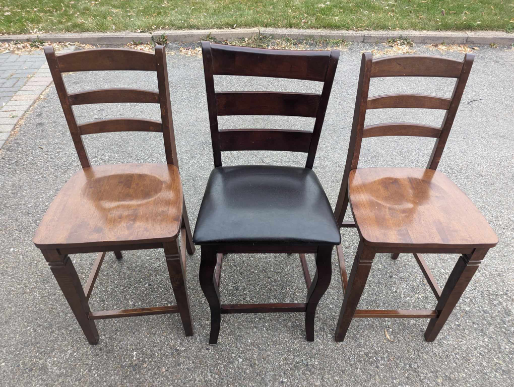 Solid wood square bar height table with 3 bar height chairs image indicator(6)