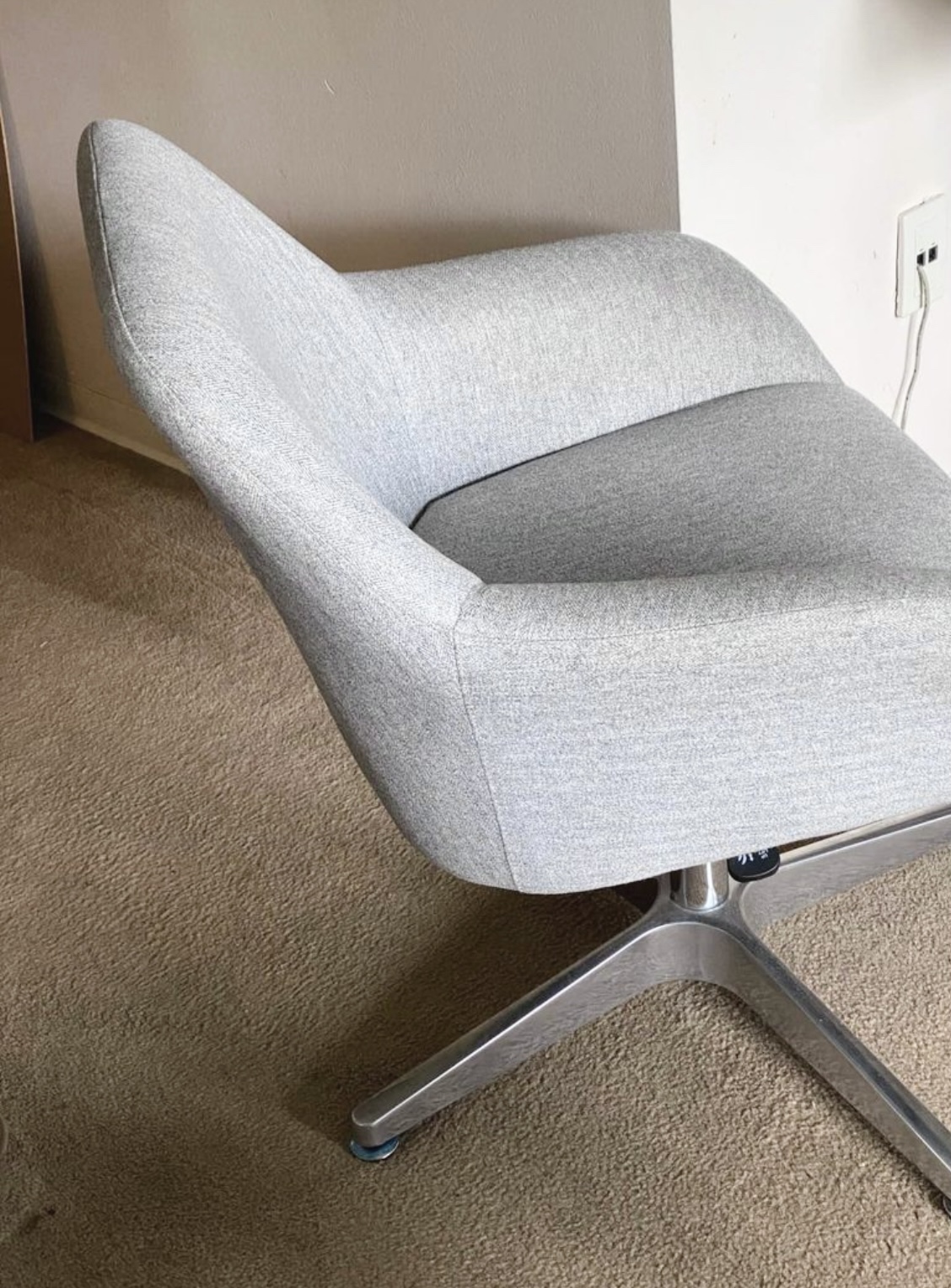 Attractive grey fabric office chair. Adjustable. - photo 3