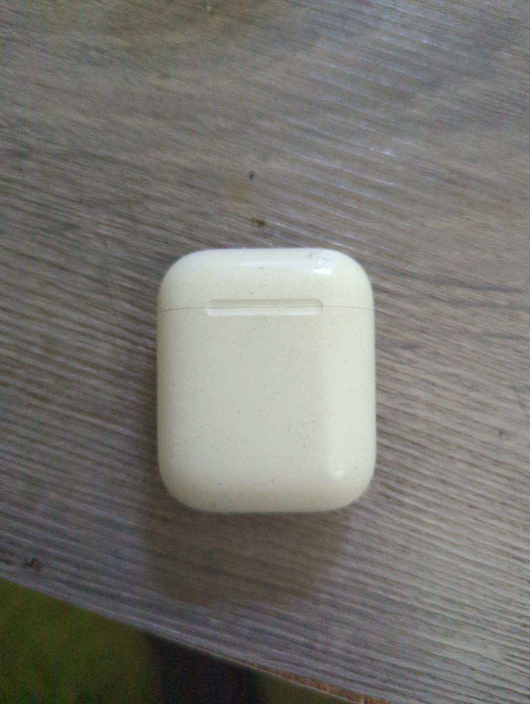 apple air buds thumbnail