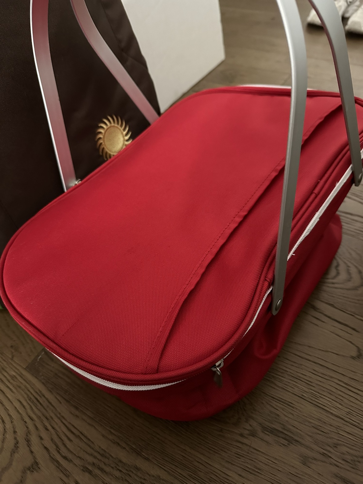 Picnic collapsible insulated basket