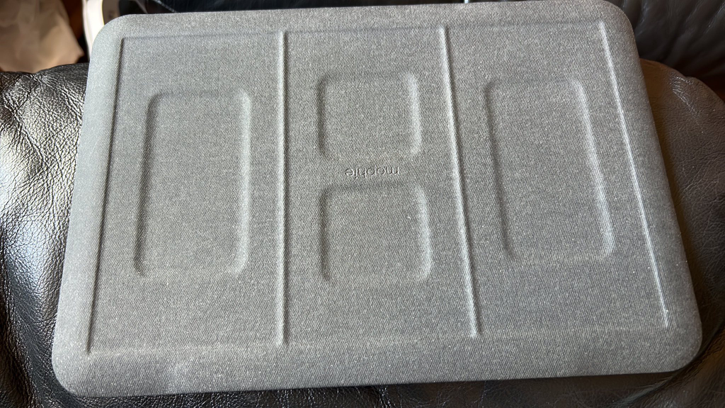 Mophie 4-in-1 Wireless Charging Mat, Grey image indicator(3)