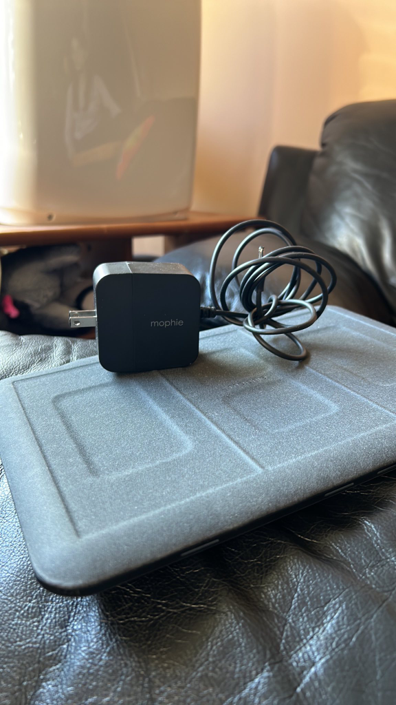 Mophie 4-in-1 Wireless Charging Mat, Grey image indicator(4)