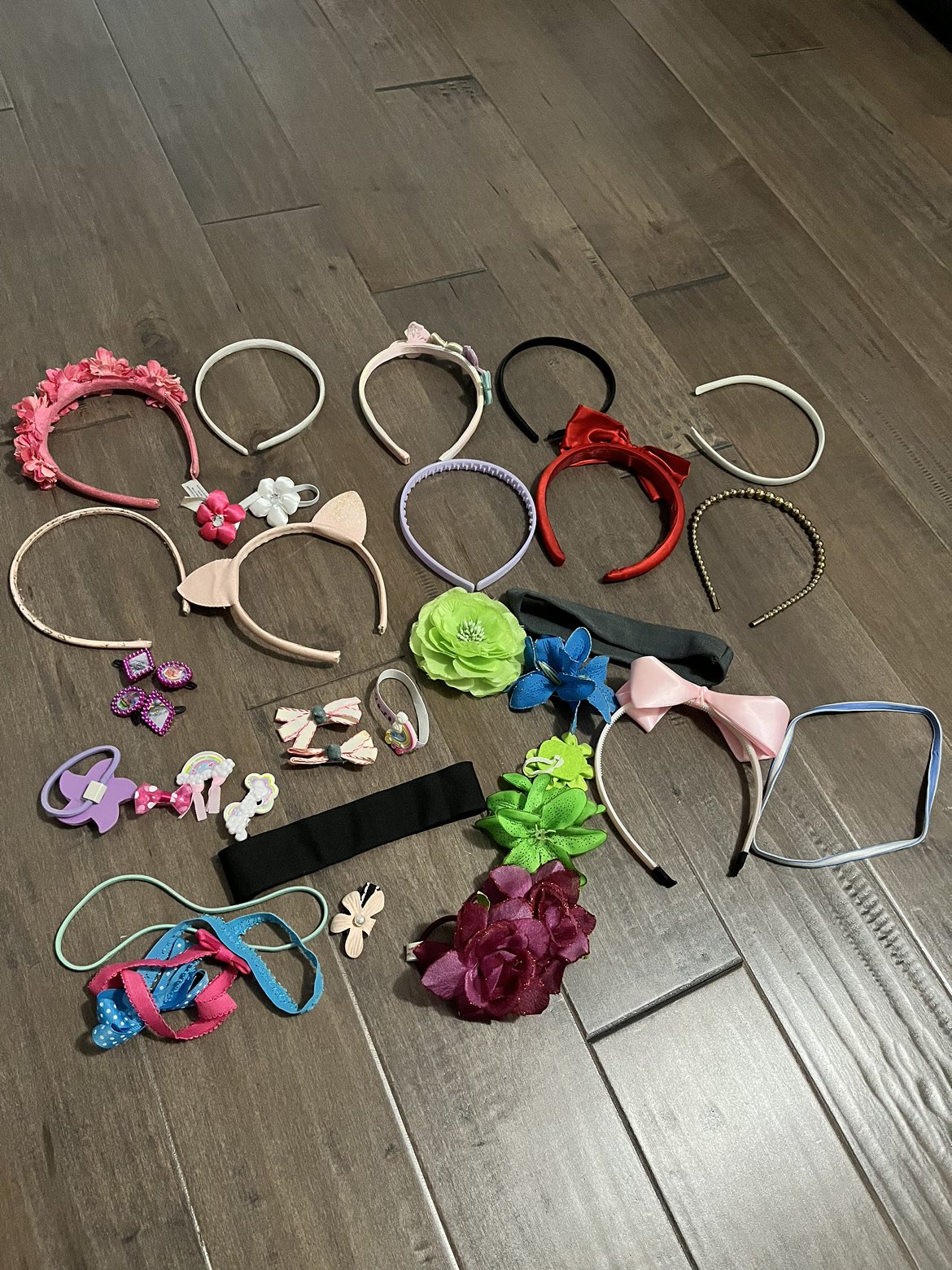 Bundle of kids headbands, clips, hair ties #freecycle thumbnail
