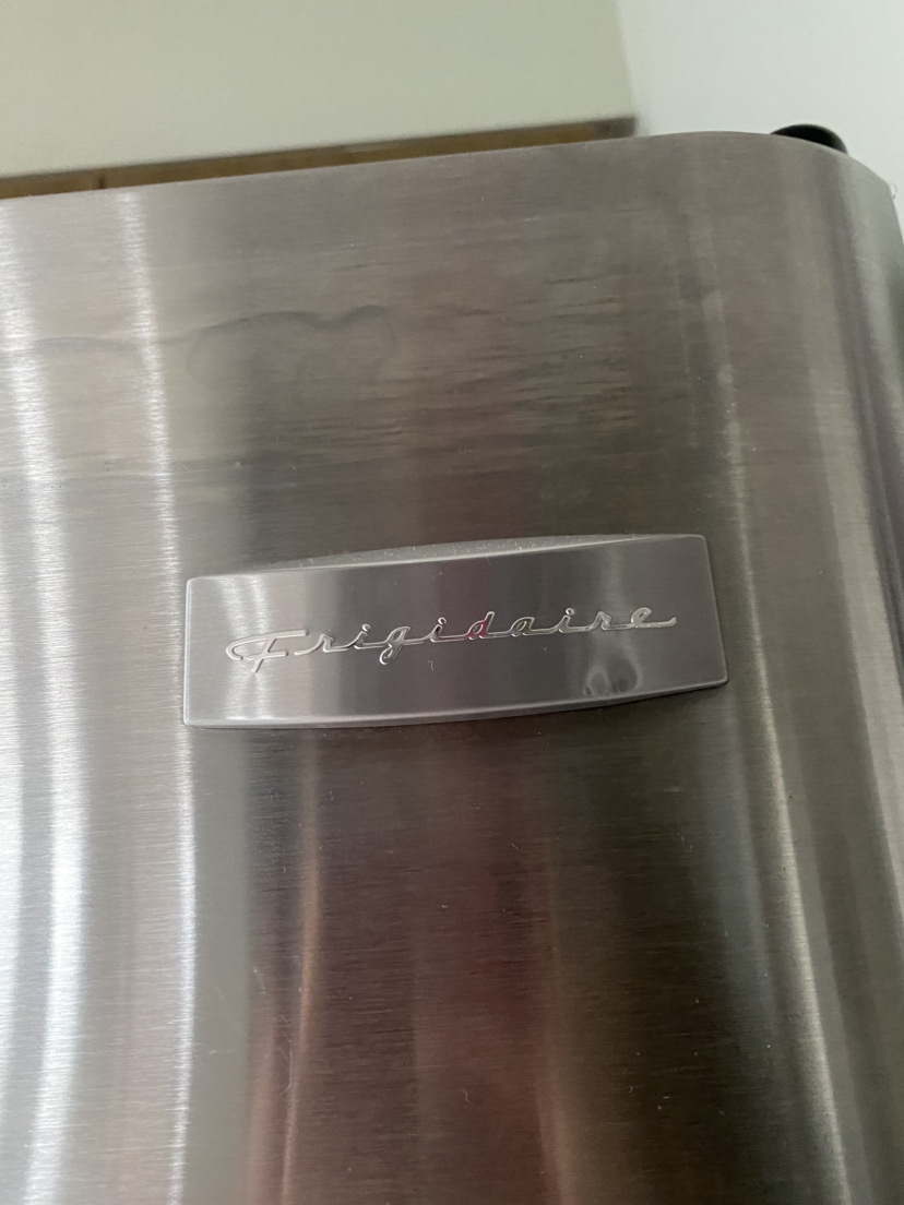 Frigidaire fridge - photo 4