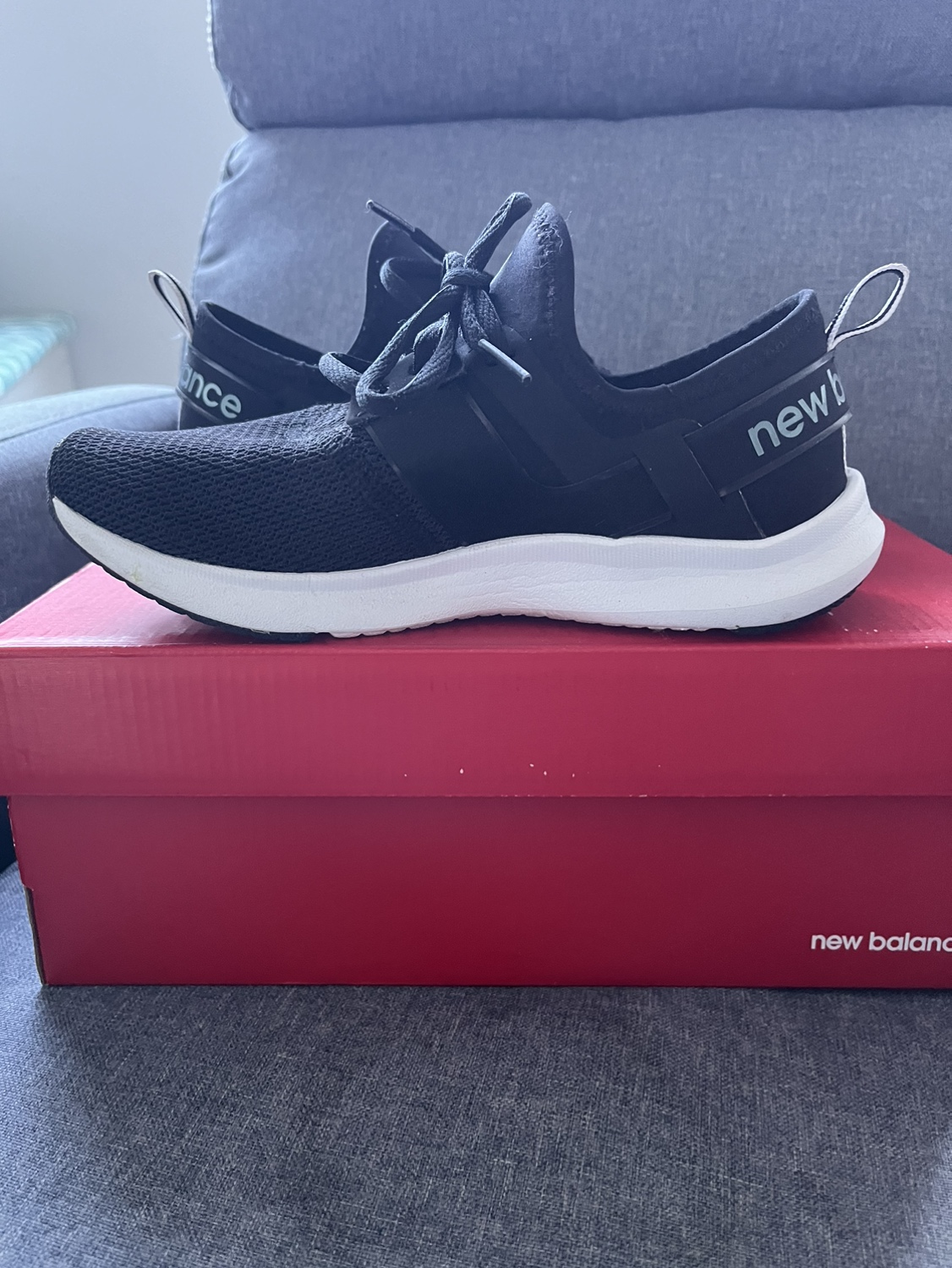 New balance shoes thumbnail