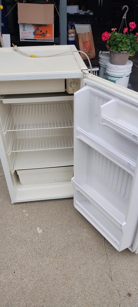 mini fridge #freecycle thumbnail