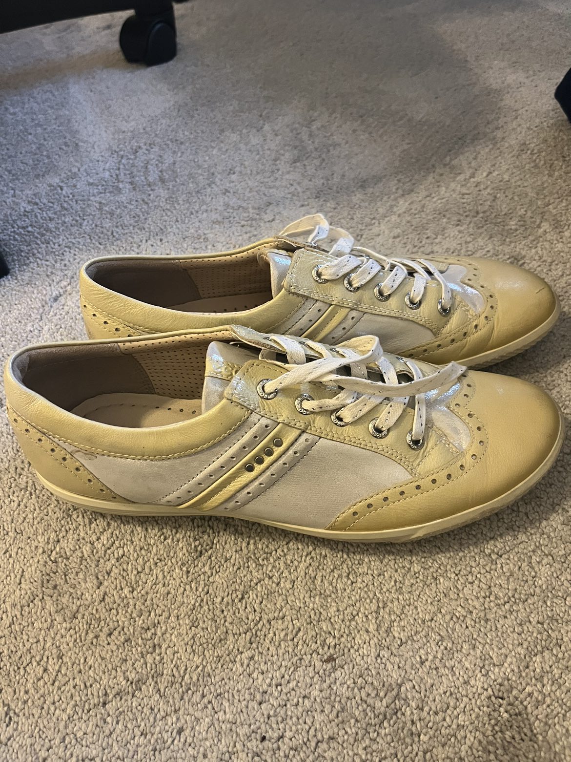 Ecco Casual Runners image indicator(2)