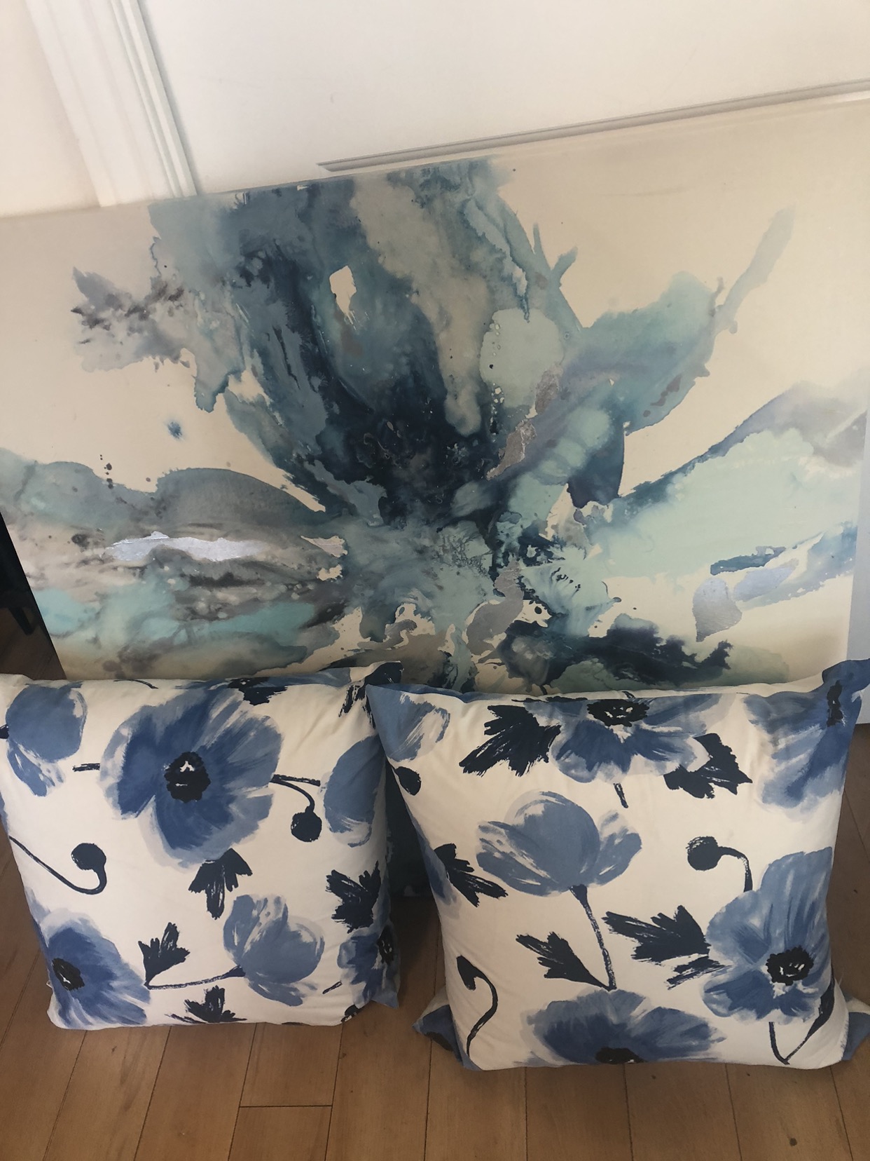 Abstract frame with 2 feather cushions thumbnail