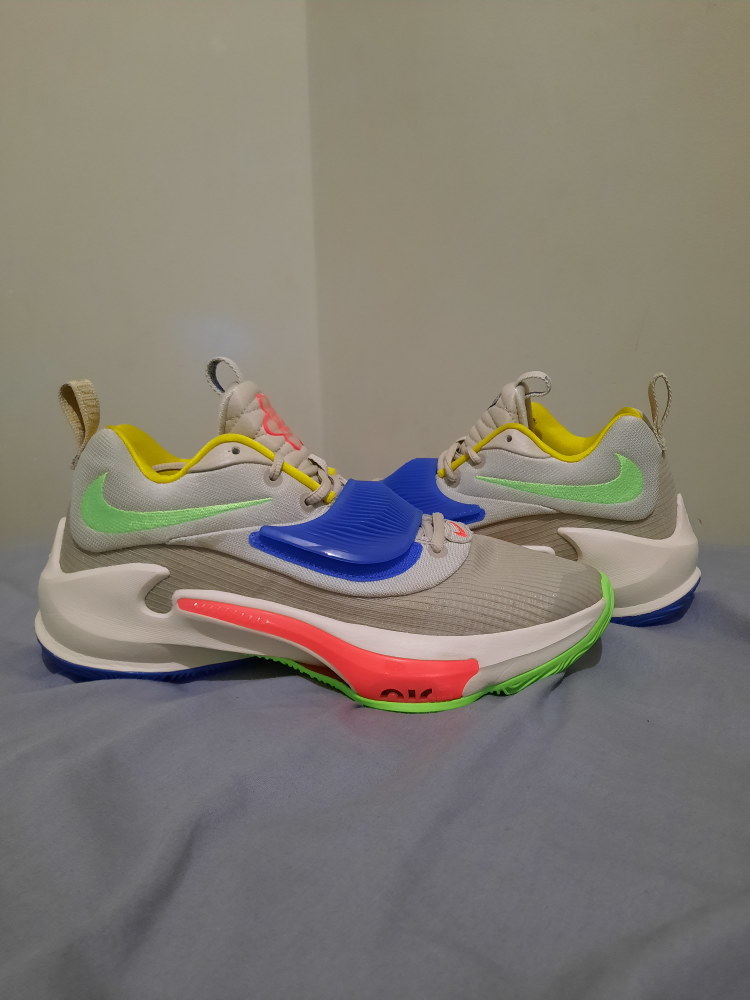 Giannis freak 3 Primary Colors size 8