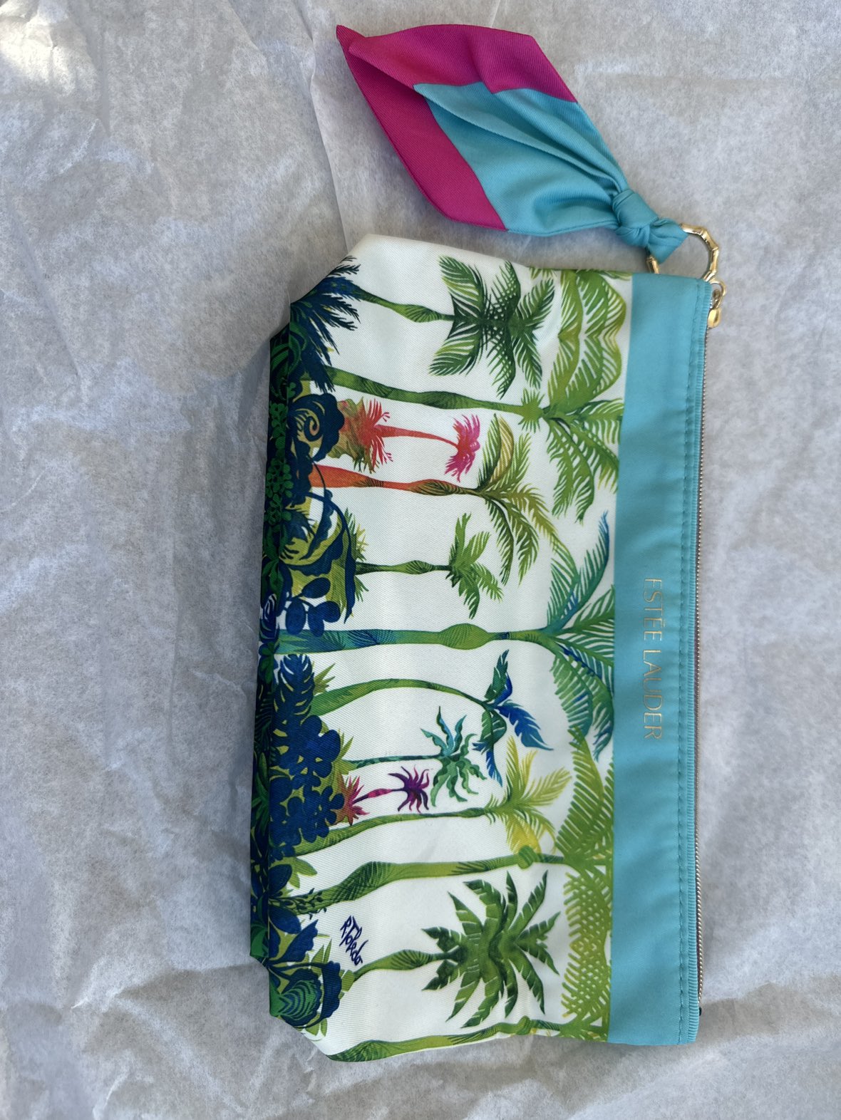 Estée Lauder cosmetic bag thumbnail