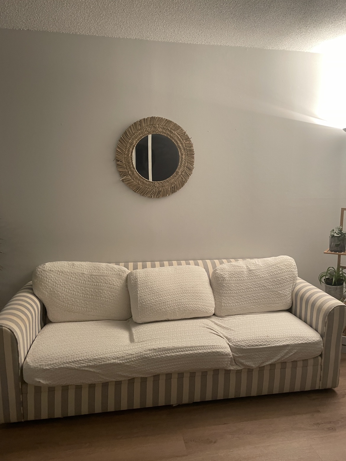 Sofa that turns into queen bed