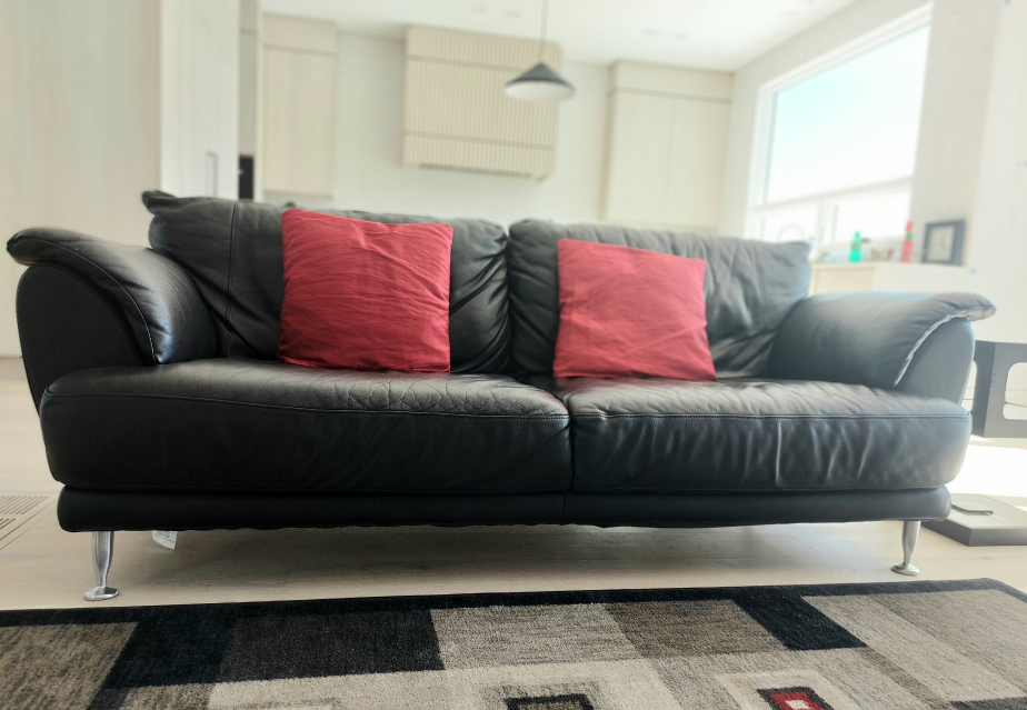 *genuine Leather black 3 seater couch *DEAL* thumbnail