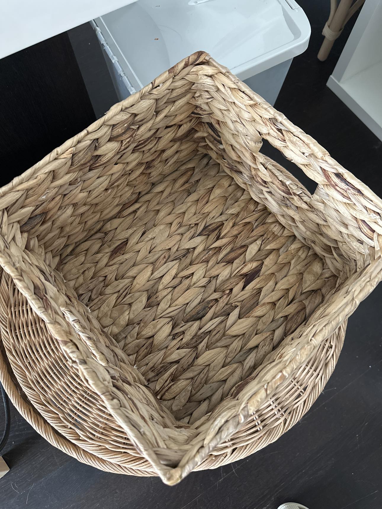 Woven(?) box thumbnail