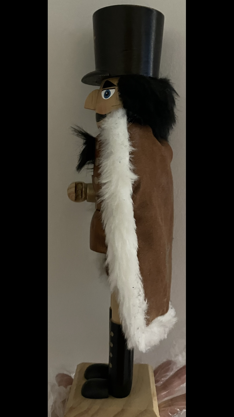 Decorative Wooden Nutcracker 🎁 🎄🪵💂 image indicator(2)