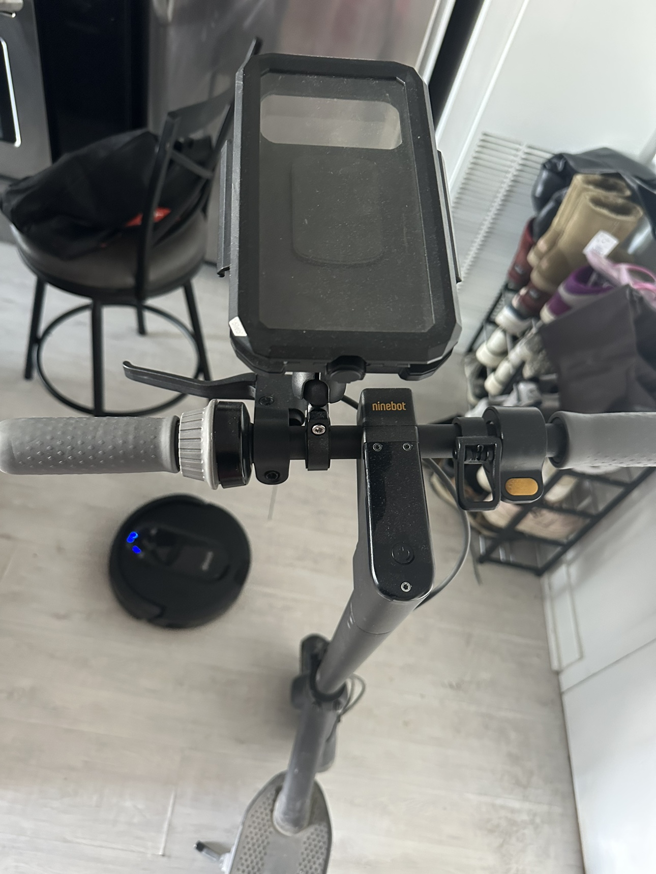 Ninebot G30P max adult electic scooter - telephone holder + pump - photo 3