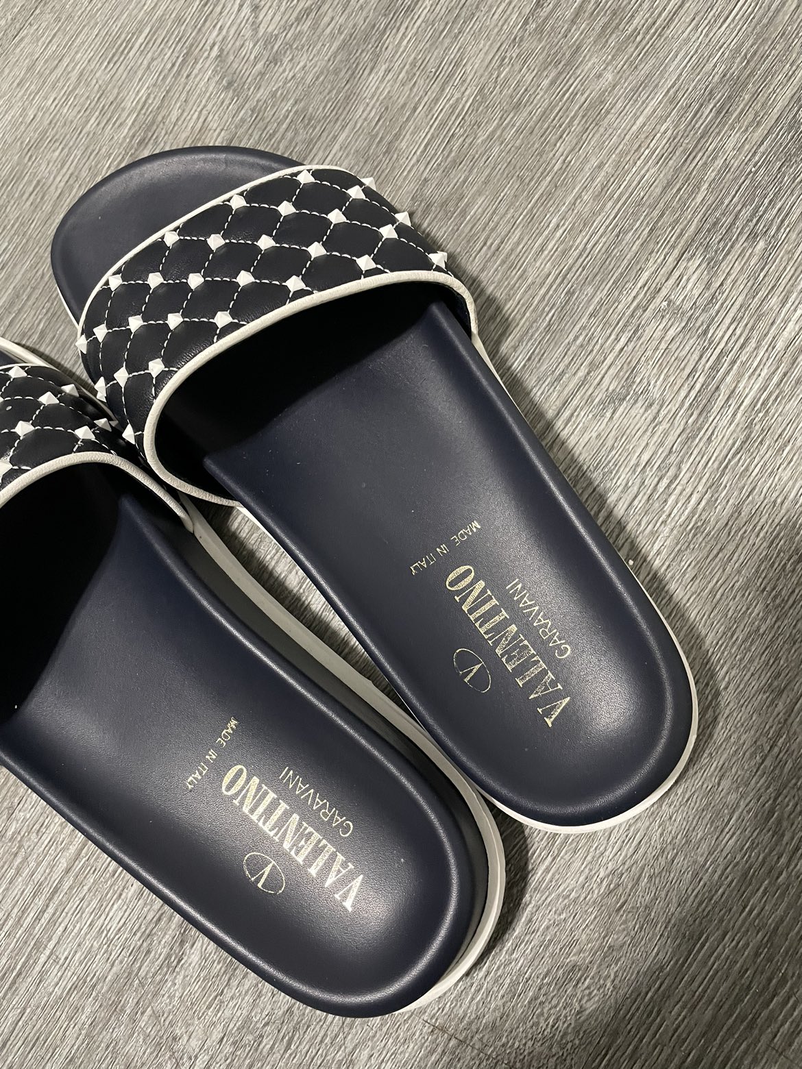 Authentic Valentino Pool Slides 🦃 image indicator(4)