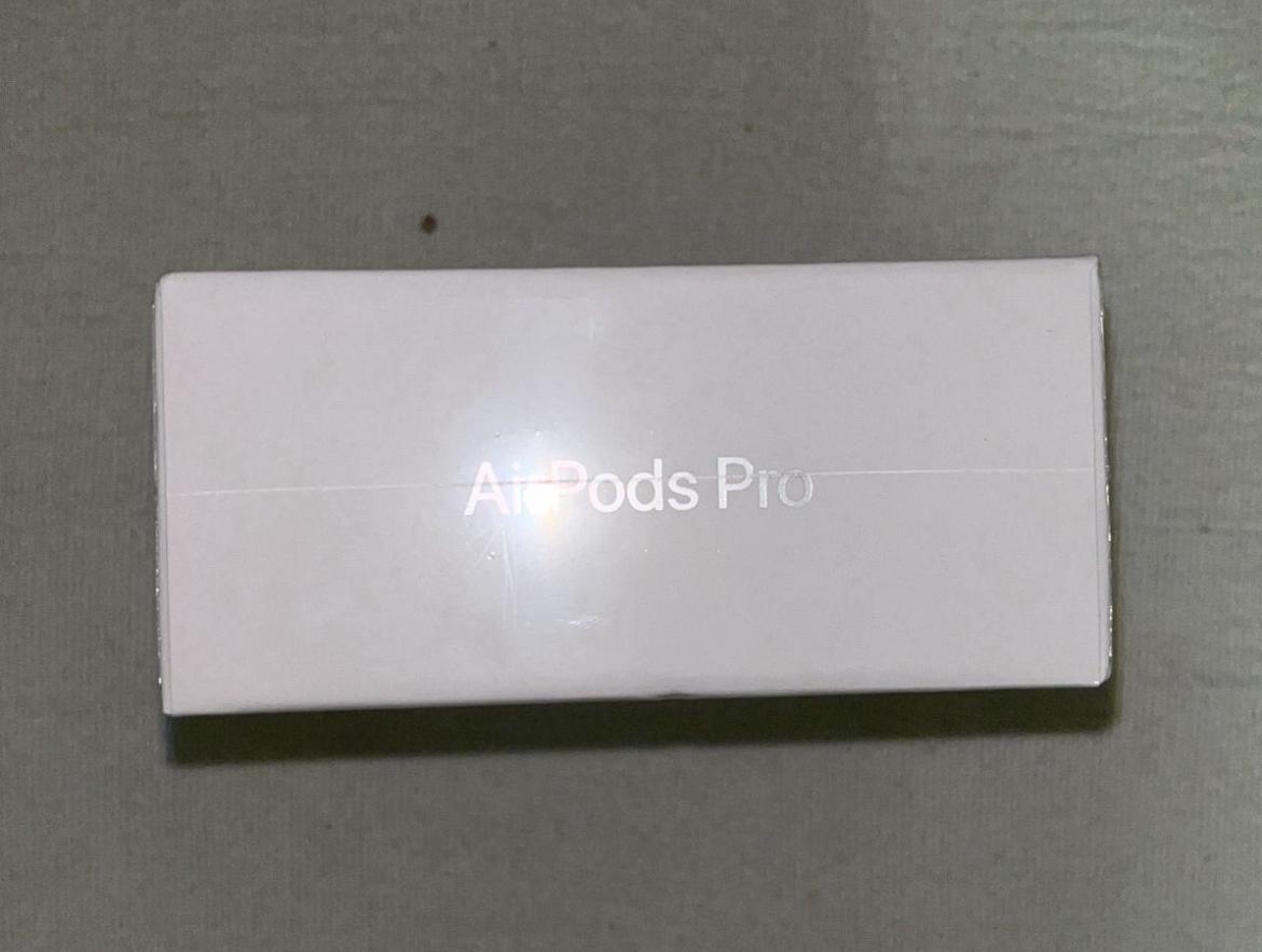 (ACCEPTING HIGHEST OFFER)AirPods Pro (2nd Gen) - photo 3