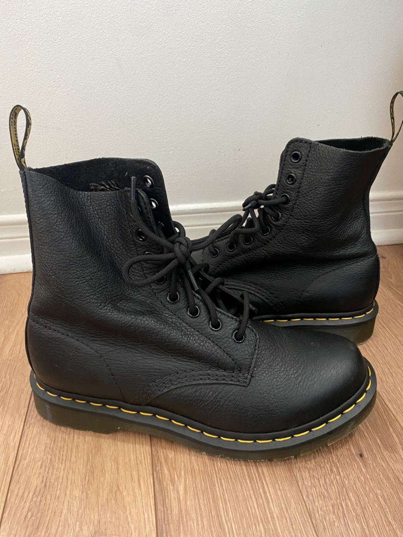 DOC MARTENS 1460 PASCAL LEATHER BOOTS | Like New | Women Size 9