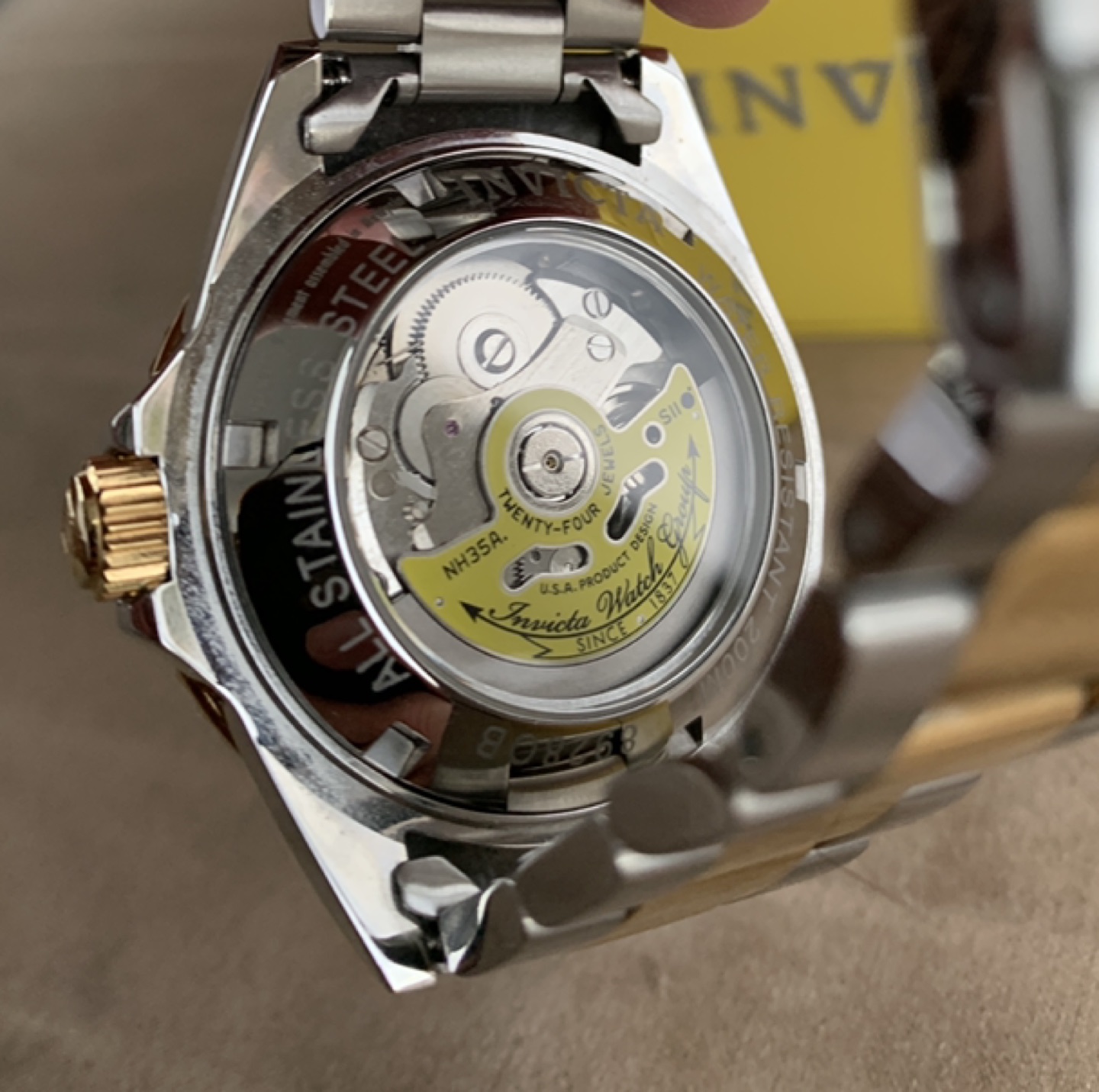 Two-toned automatic dive watch image indicator(3)