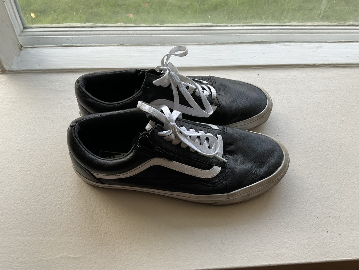 VANS men’s black leather snickers image indicator(2)