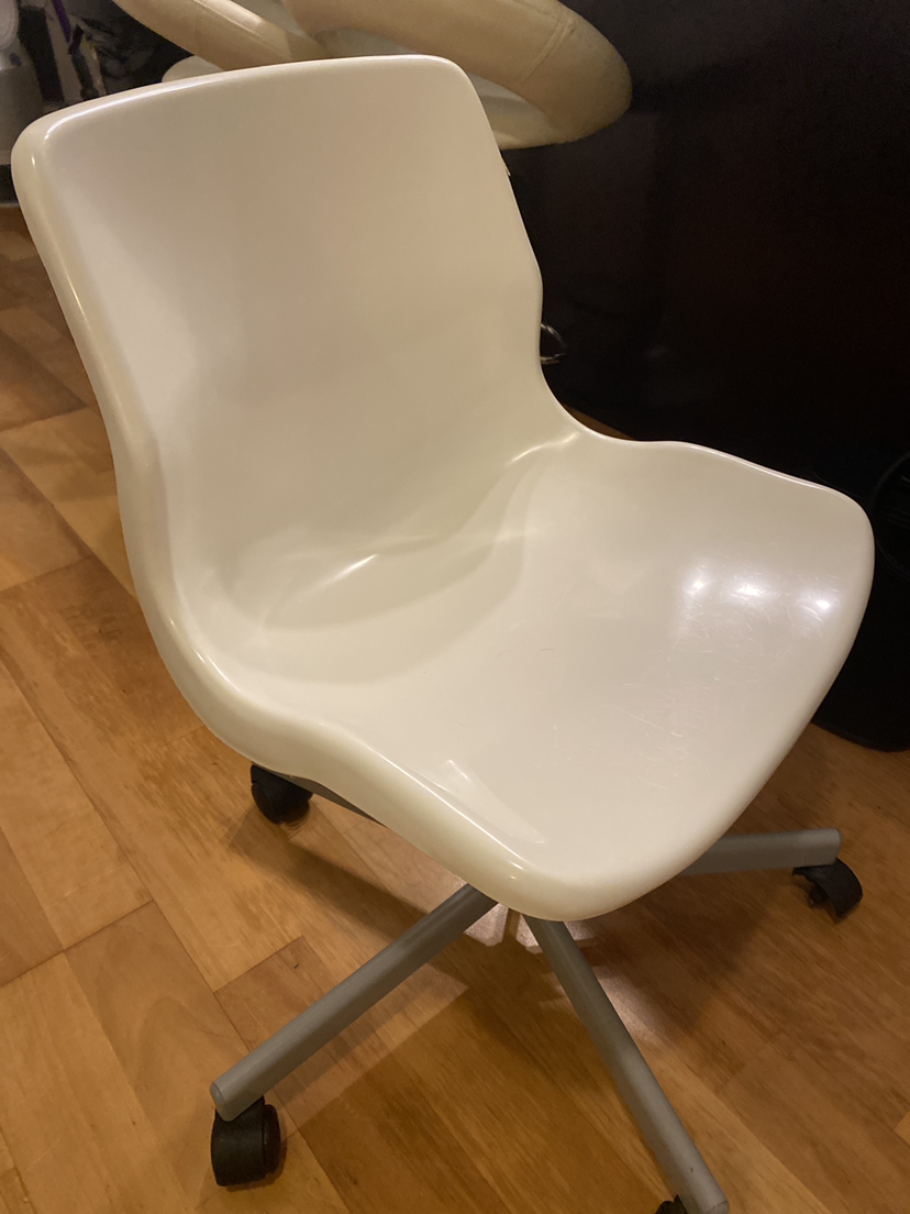 plastic chair - photo 2