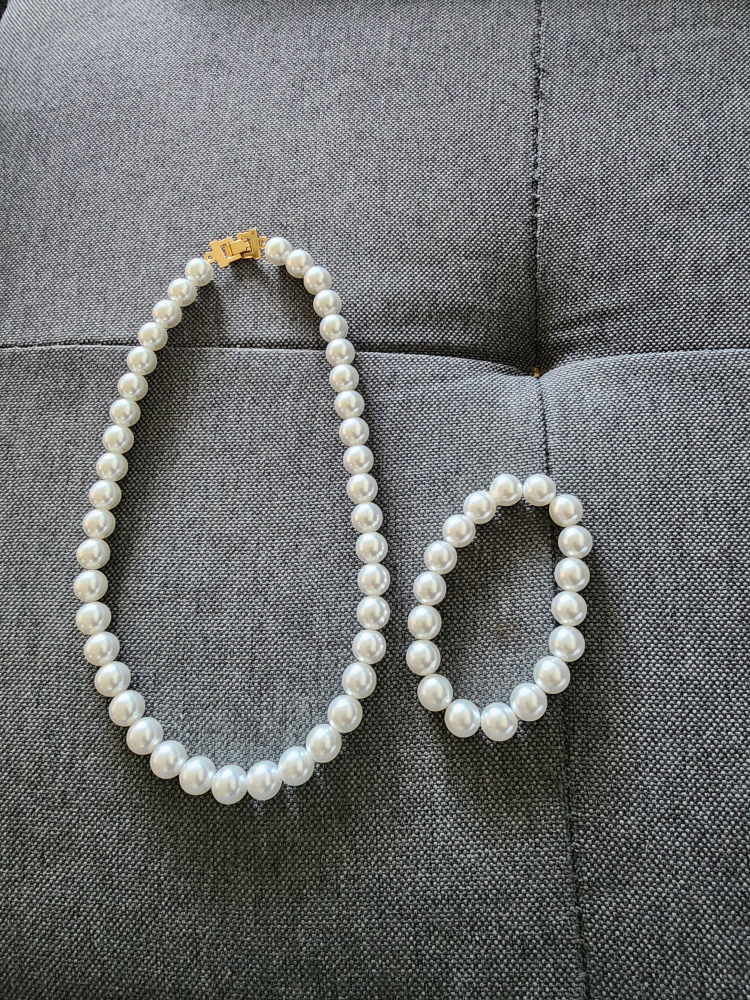 Free bead Necklace thumbnail