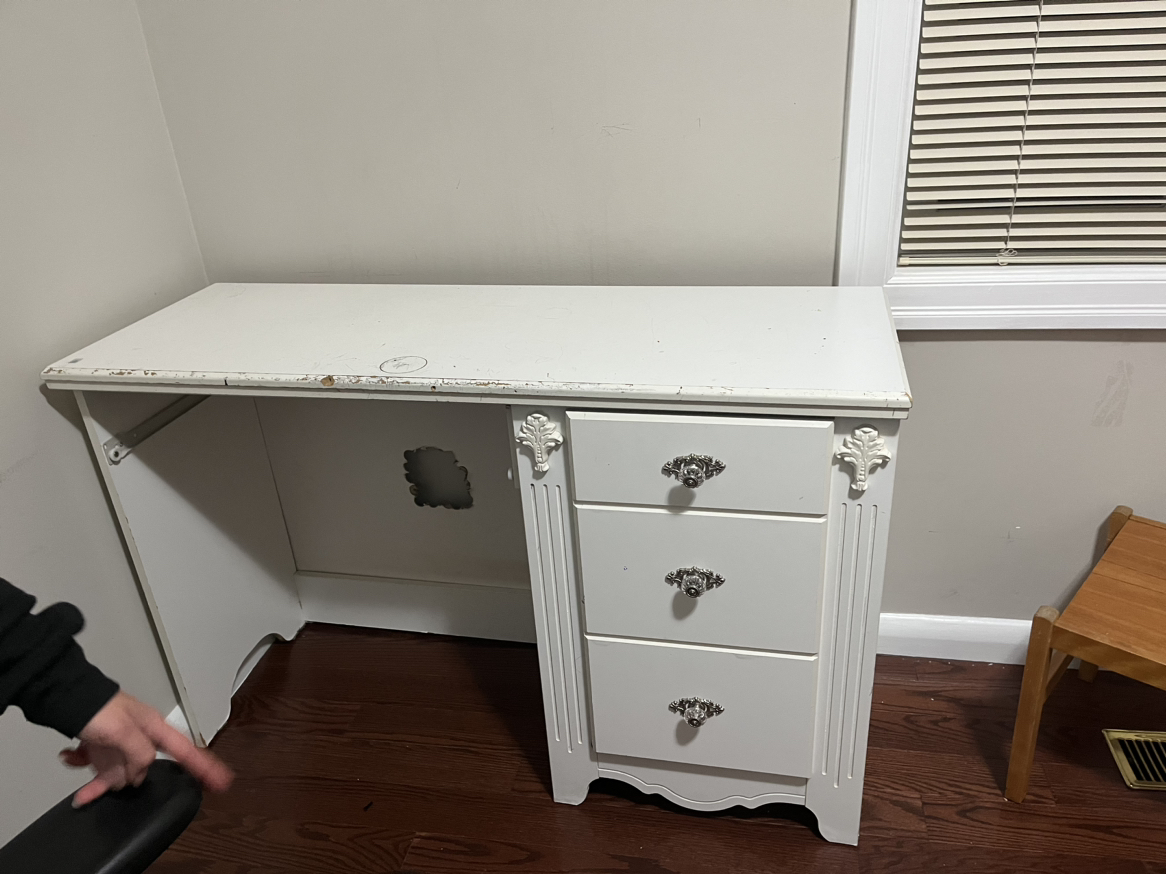 White desk - photo 4