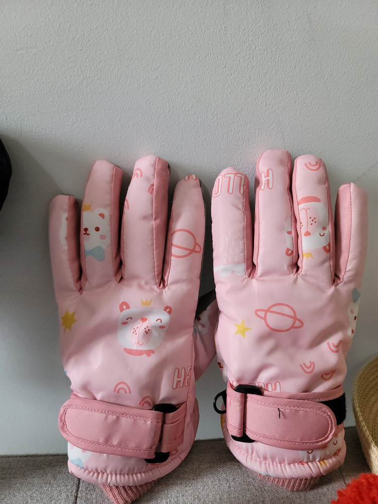 LIKE NEW winter hats and gloves for kids (5 to 6 years old) - photo 4
