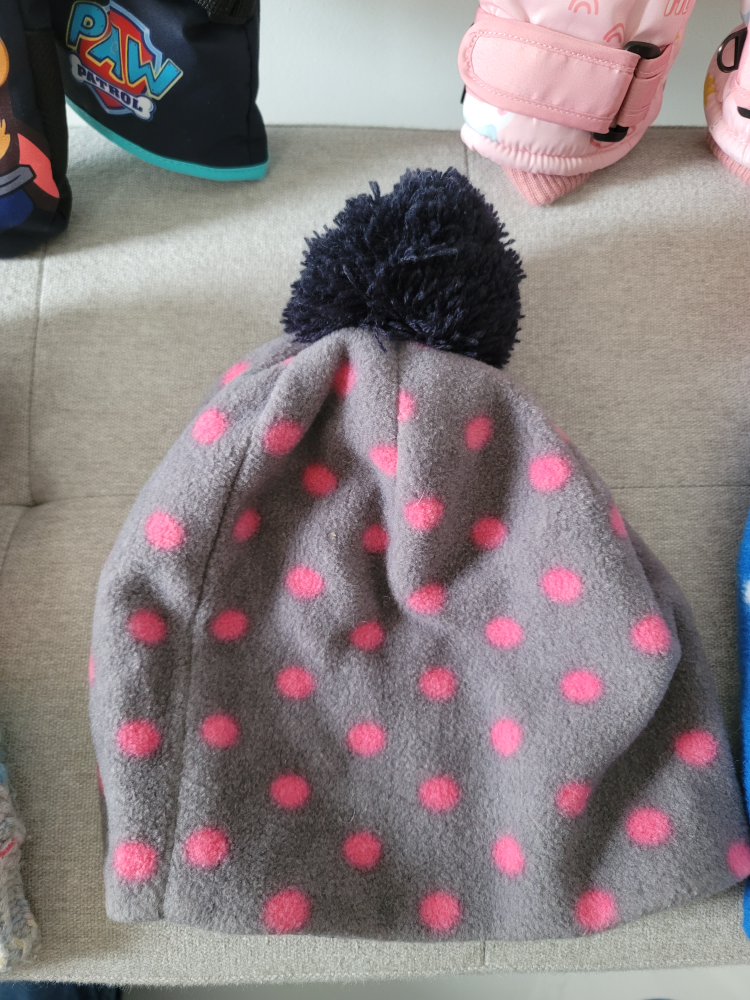 LIKE NEW winter hats and gloves for kids (5 to 6 years old) - photo 5
