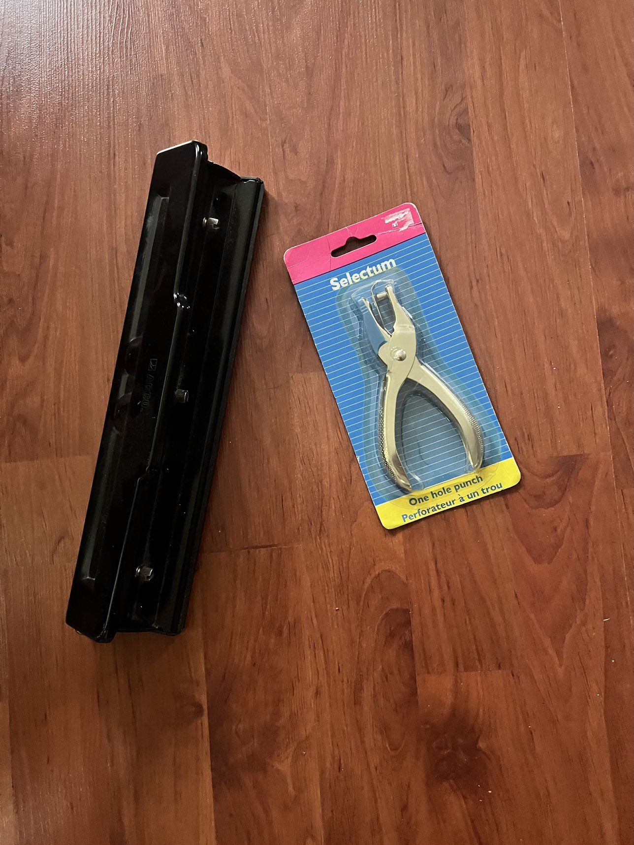 3 hole puncher $13 & single hole puncher $6 or both for $15 - photo 2