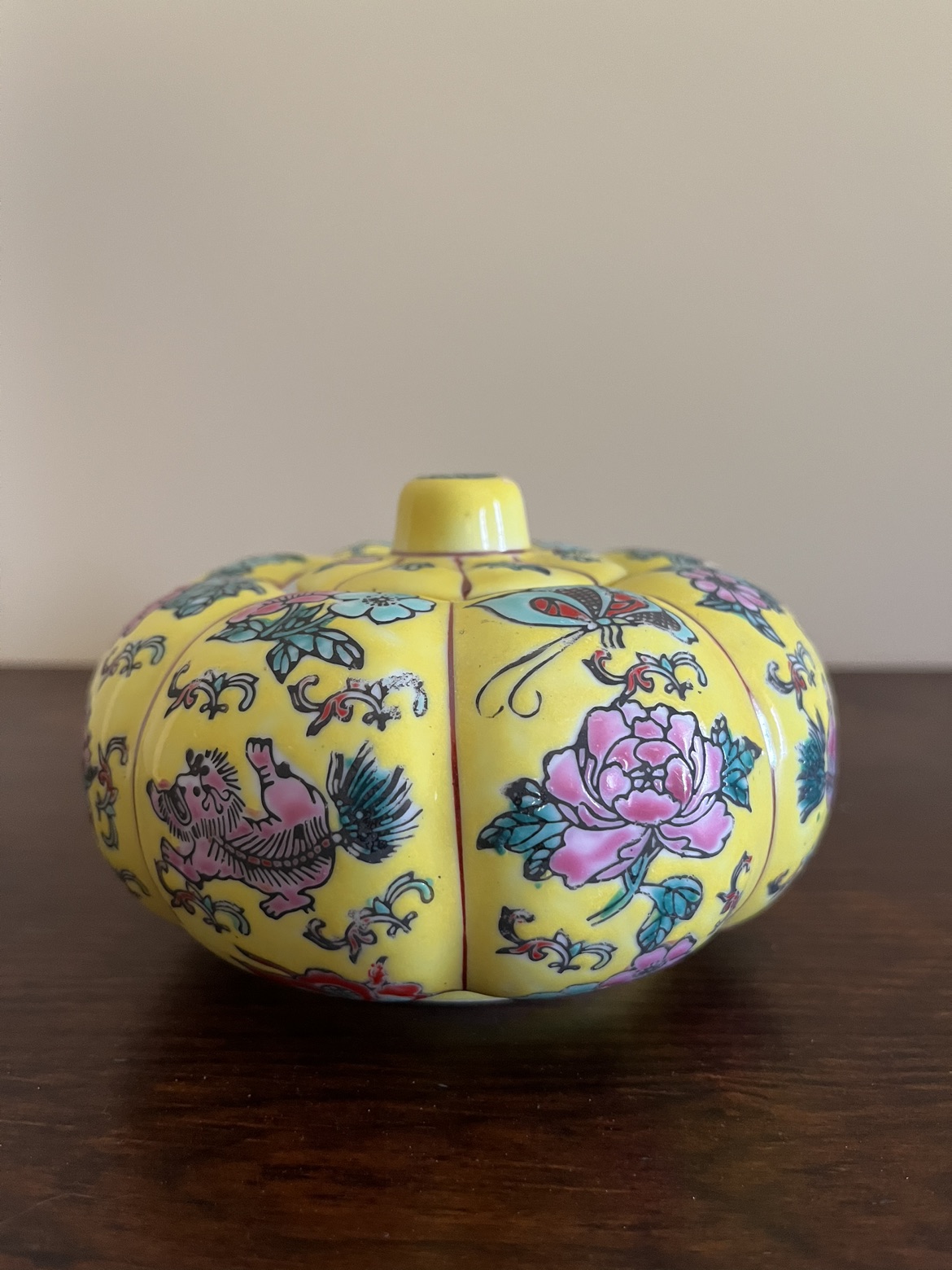 Chinese jar thumbnail