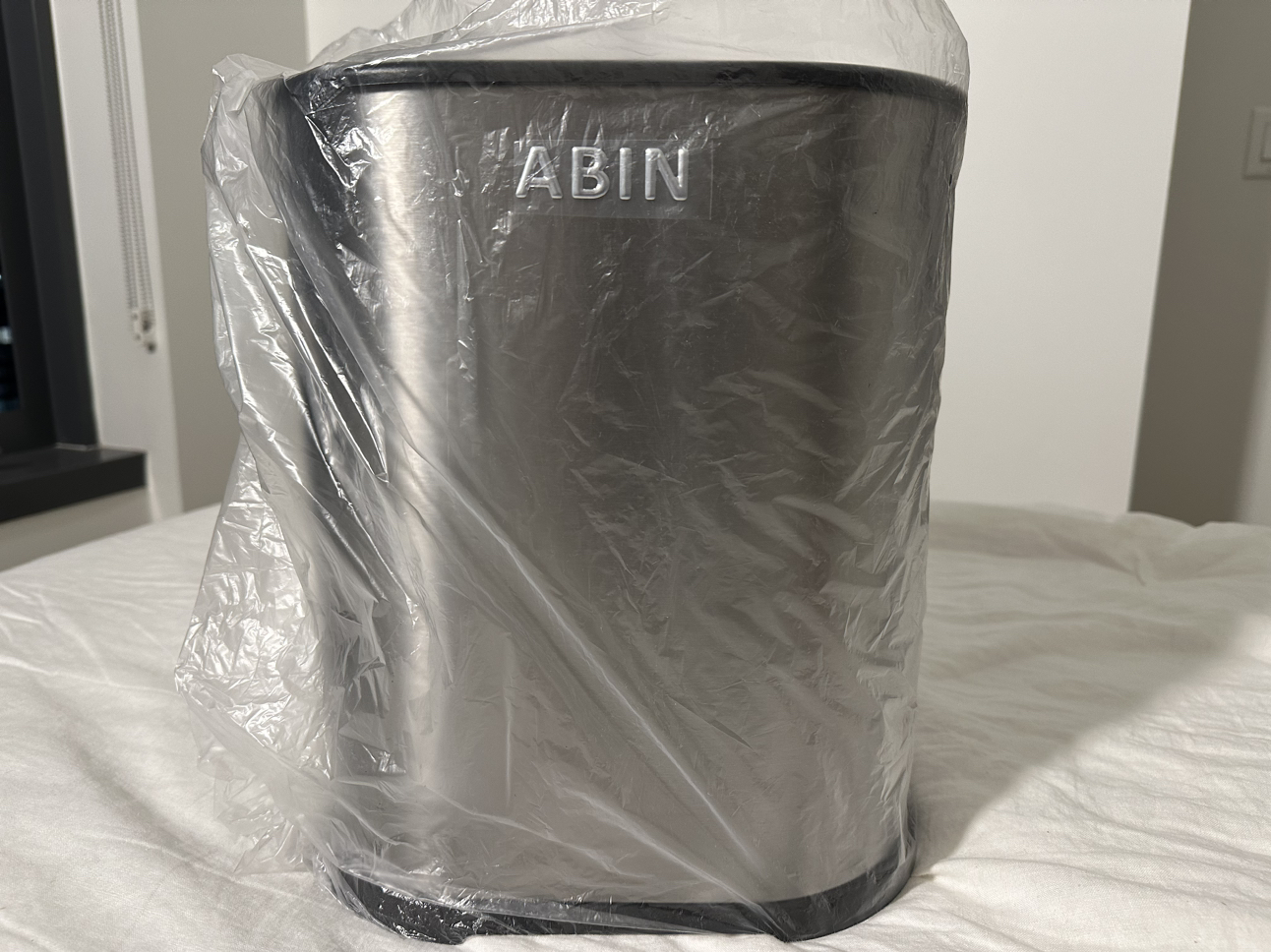 Brand new Press Top Bathroom Trash Bin 2.1 Galoon