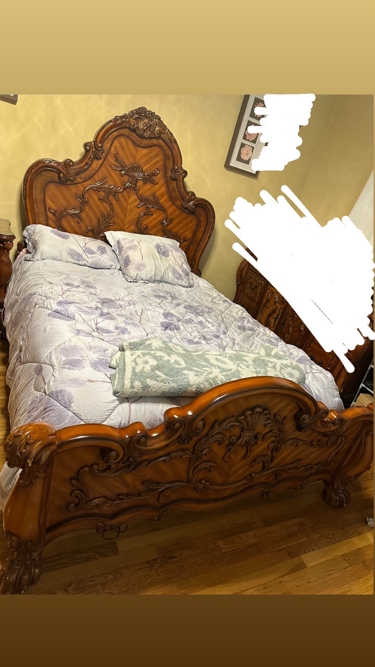Queen size bedframe