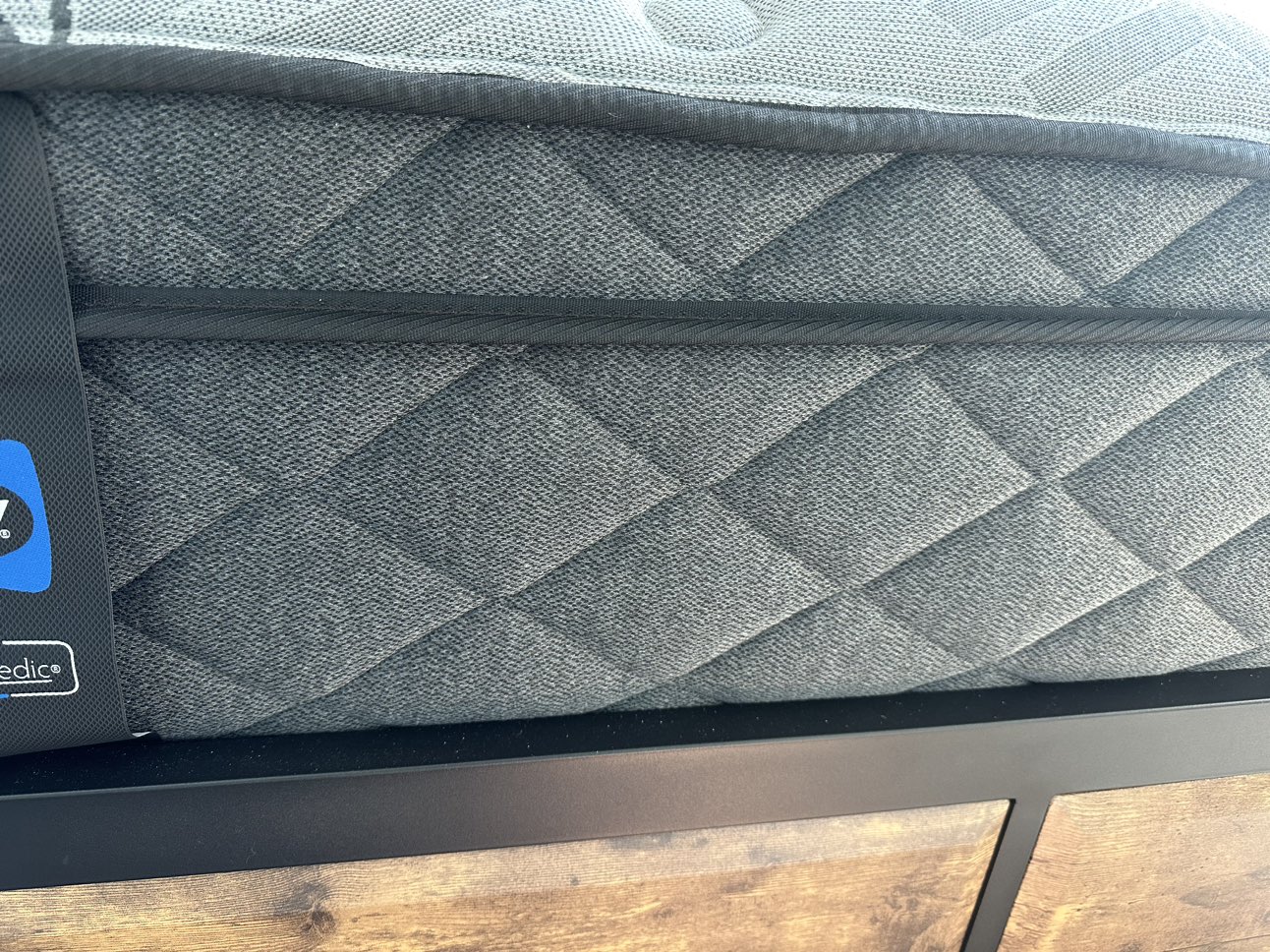 🛏️ **Sealy Posturepedic Queen Mattress - Like-New** 🛏️ - photo 4