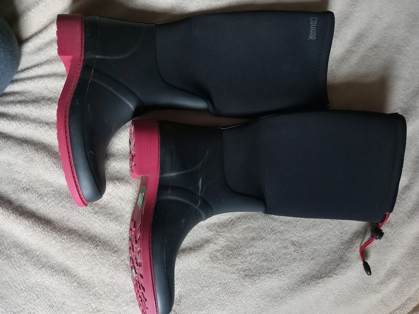 Like new! Cougar Talin insulated Boots, Reduced image indicator(3)