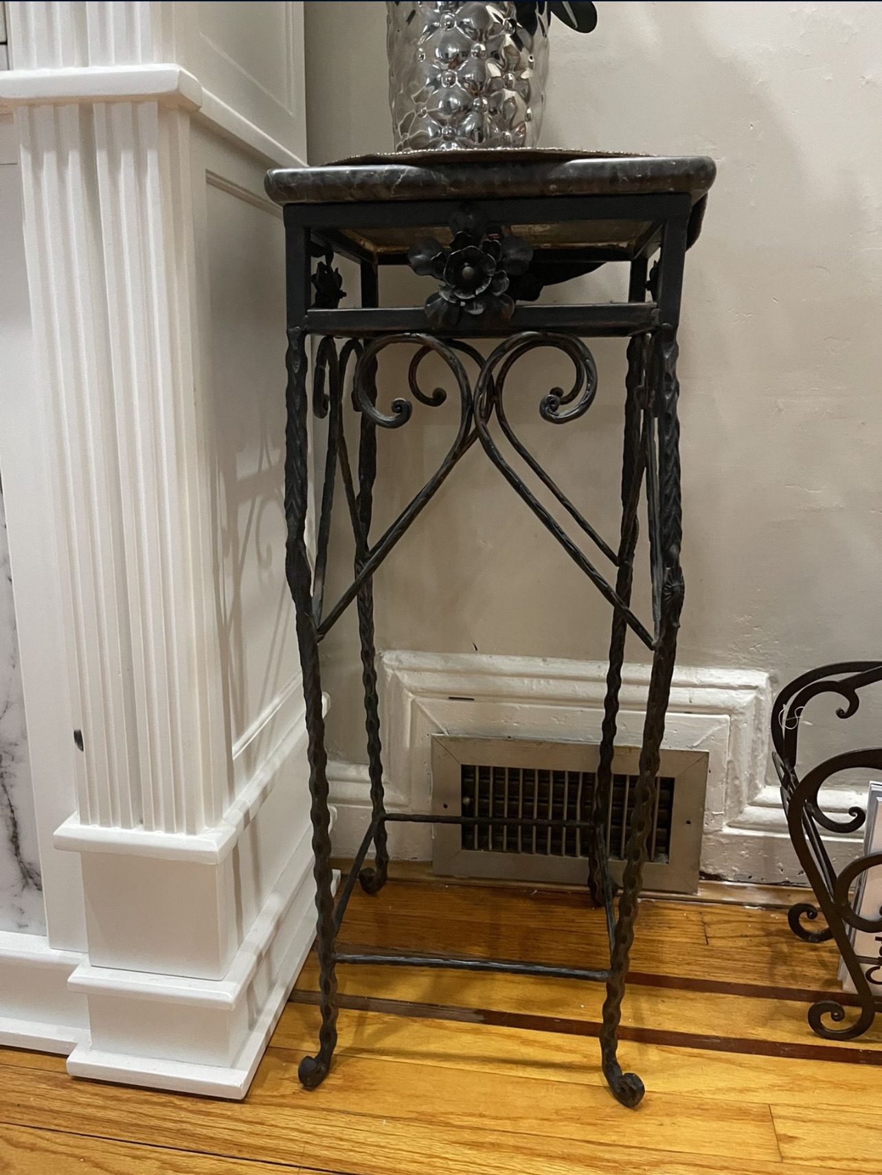 Vantage Plant Stand whit Marble Top
