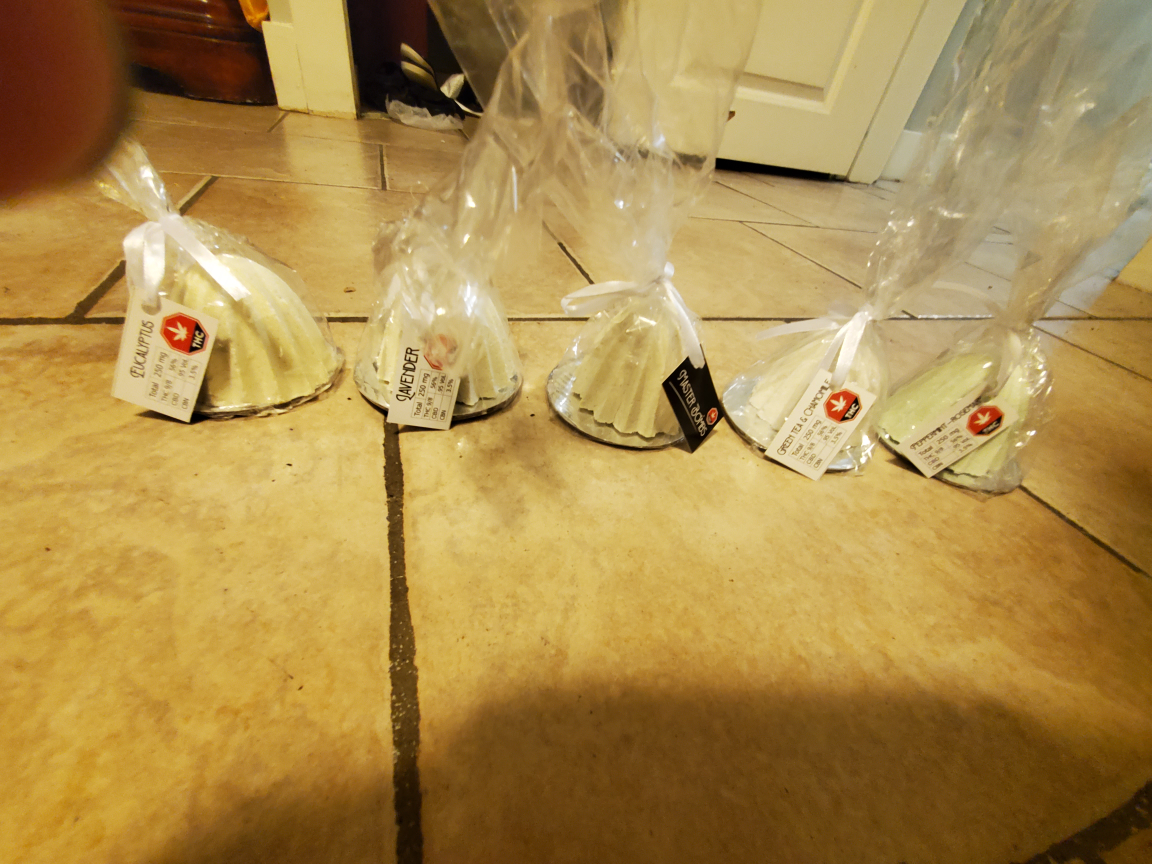 THC/CBD  BATH BOMBS image indicator(3)