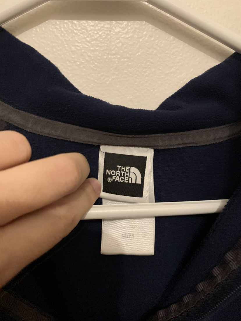 North Face men’s fleece shirt/sweater image indicator(3)
