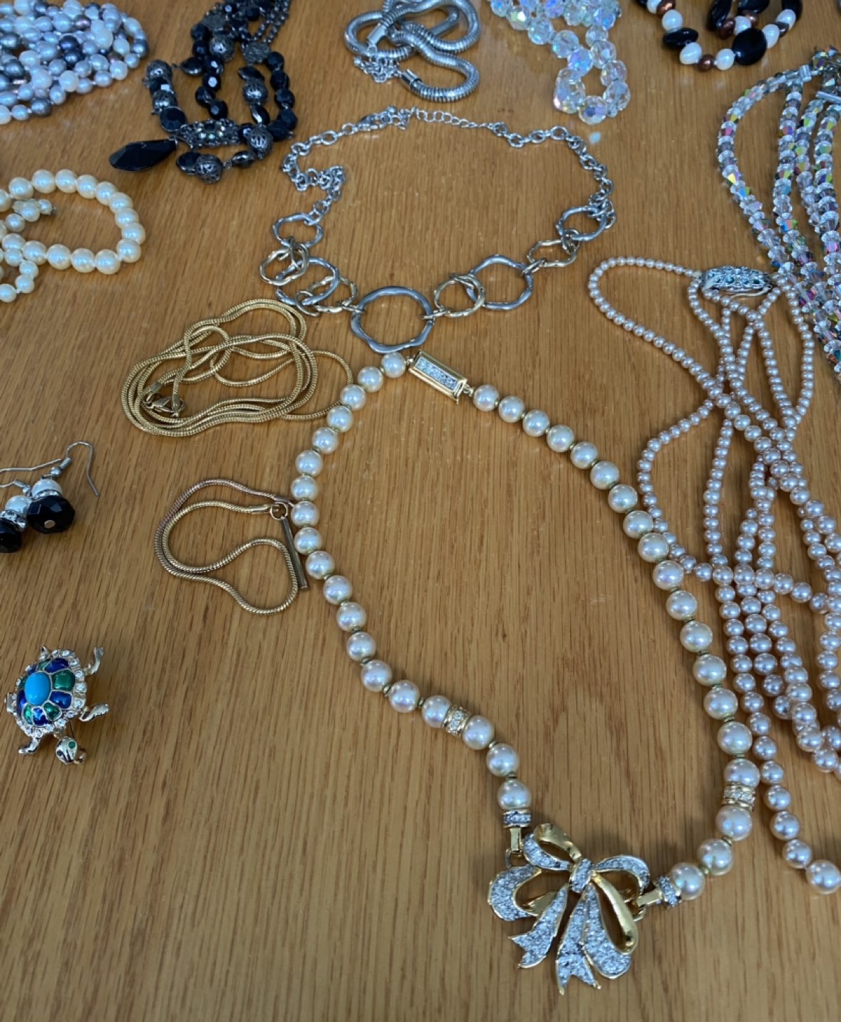 Jewelry, miscellaneous lot image indicator(5)