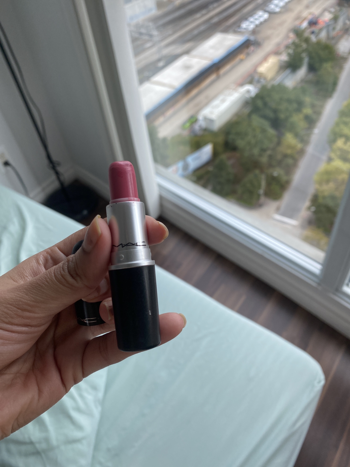 Lipsticks from various brands- see description image indicator(5)