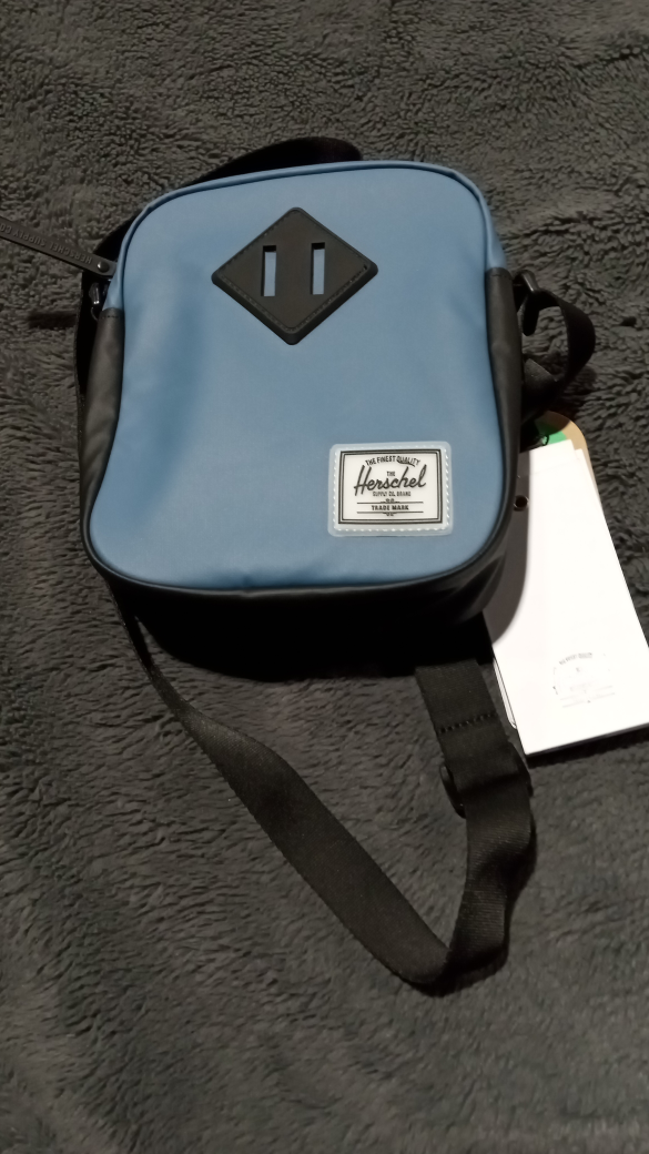 Heritage Crossbody Herschel image indicator(2)