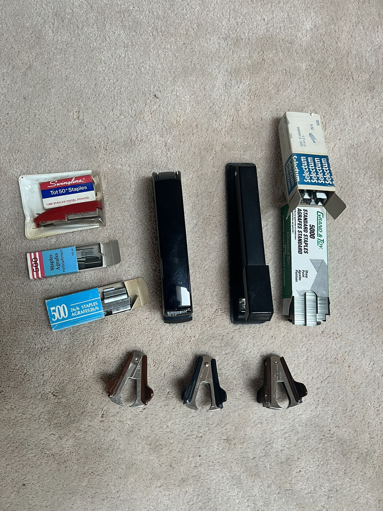 Staplers, staples and removers, everything for $25 - photo 2