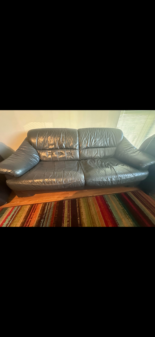 FREE DELIVERY Matching Black leather 3 seater & loveseat sofa image indicator(2)