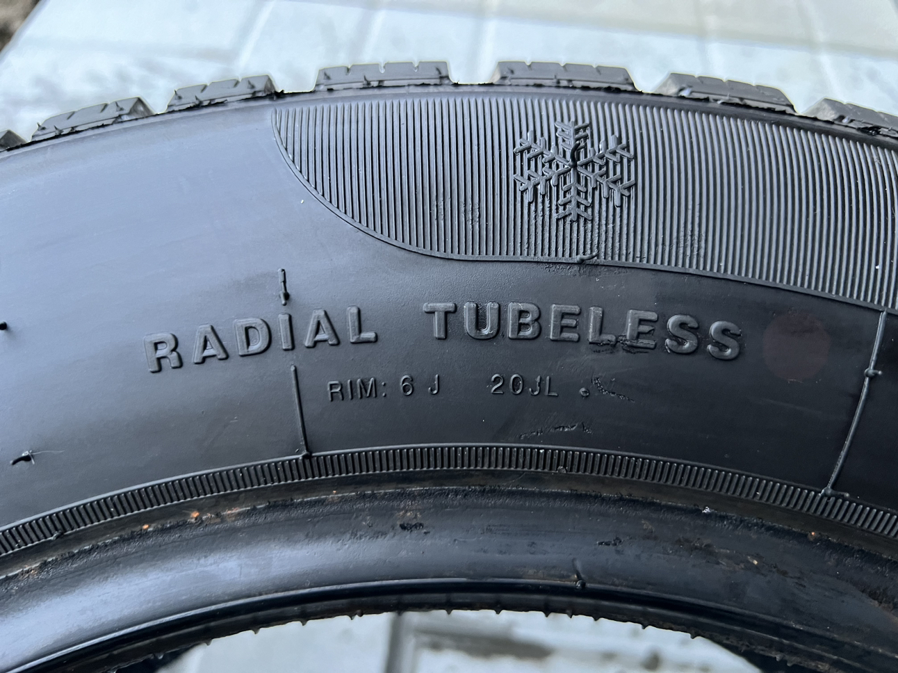 85% NEW WINTER TIRES (ESKAY) 205/60/R16 image indicator(5)