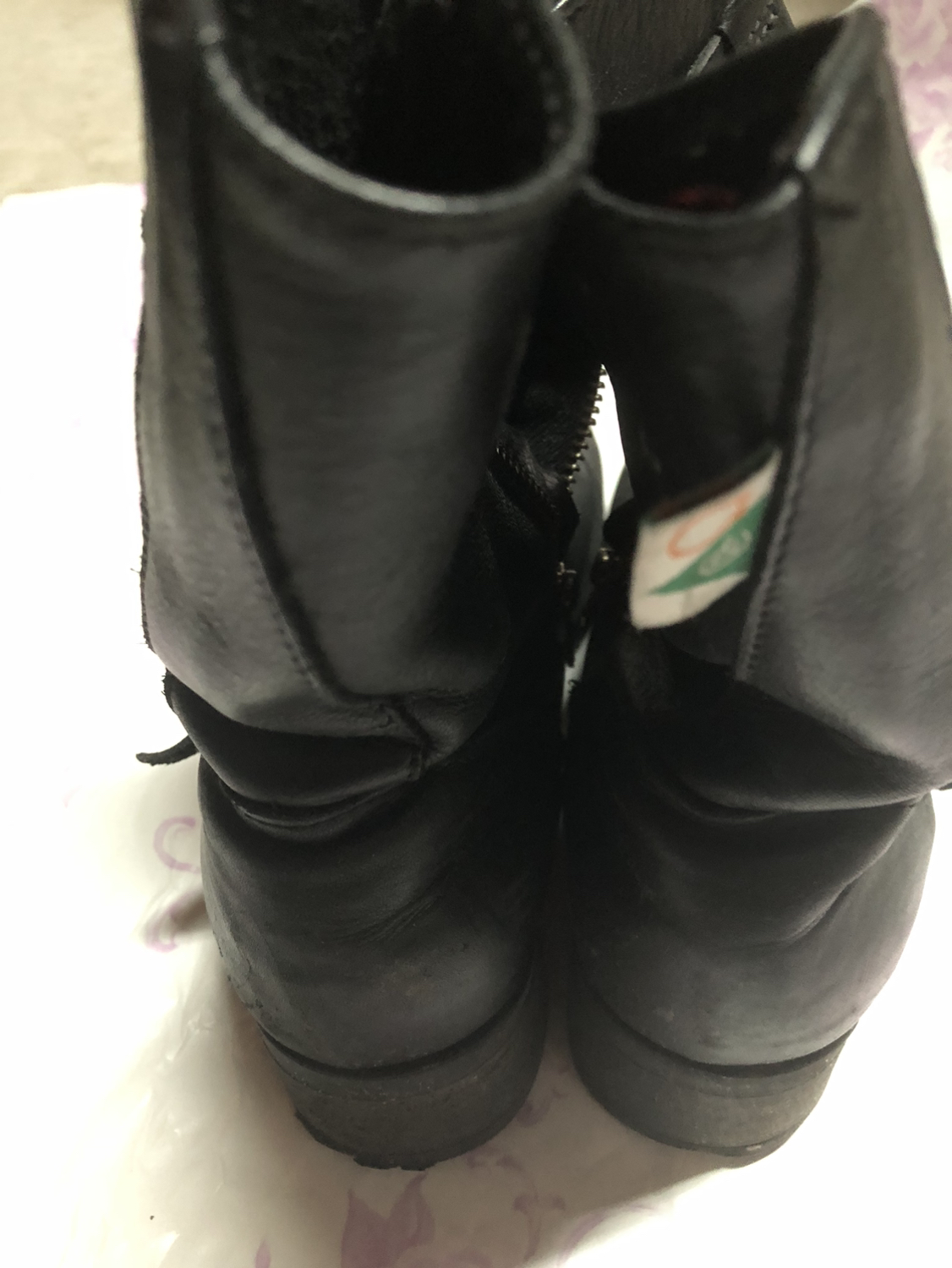 Women’s safety boots 🥾size 8.5🍂 image indicator(2)